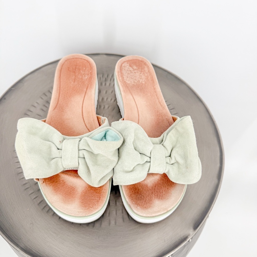 UGG Green and Cream Sandals Plush Comfort